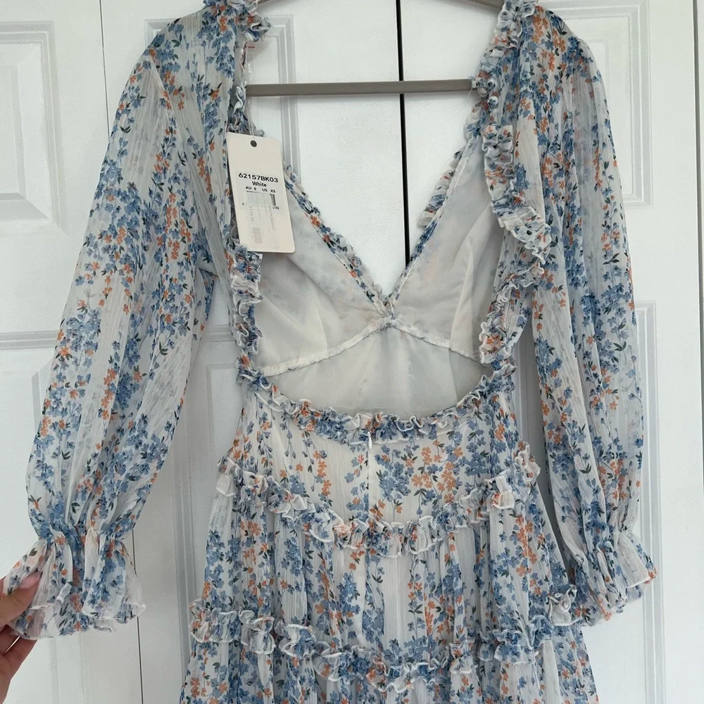 Beautiful flower dress - Picture 7 of 11